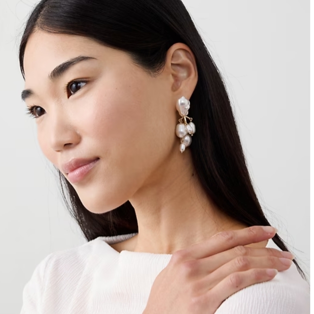 Banana Republic Elegant Pearl Drop Earrings.